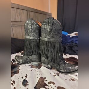 Bed of roses dan post boots